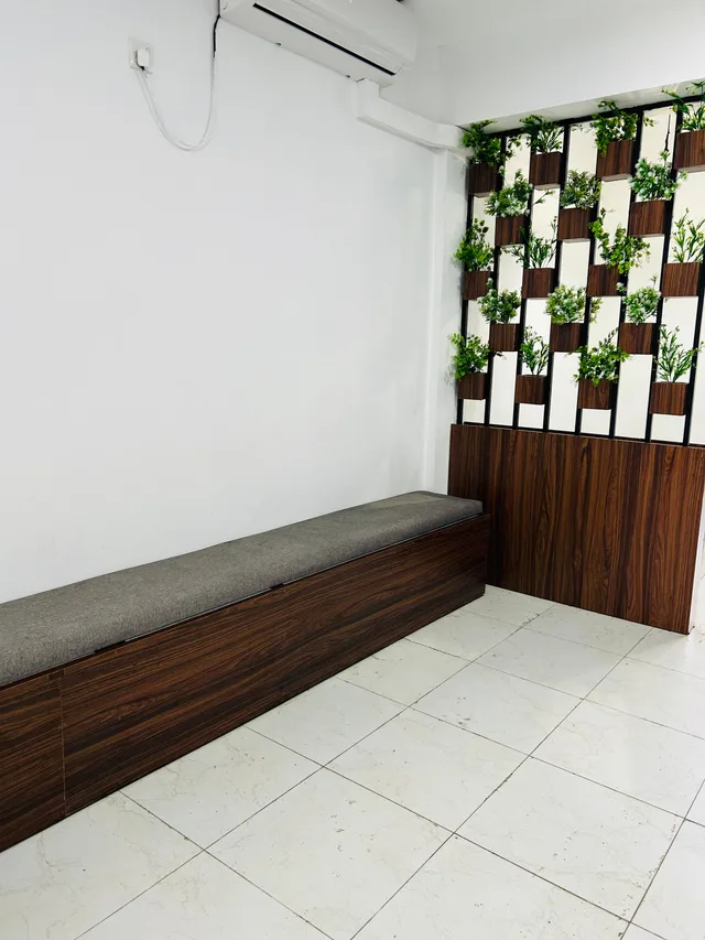 Upholstered bench seating and planter partitions in the ILT student area